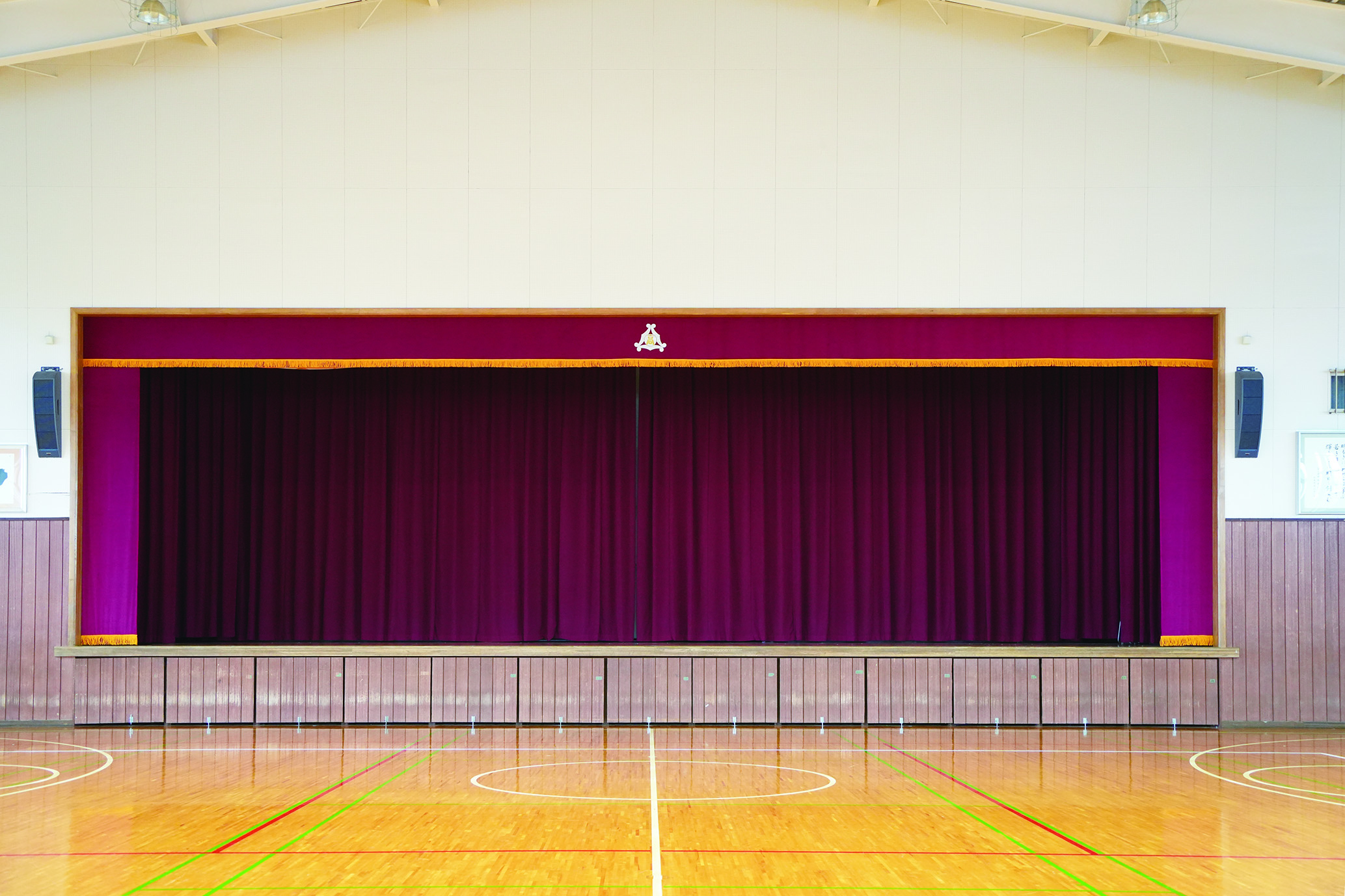 体育館ステージ緞帳